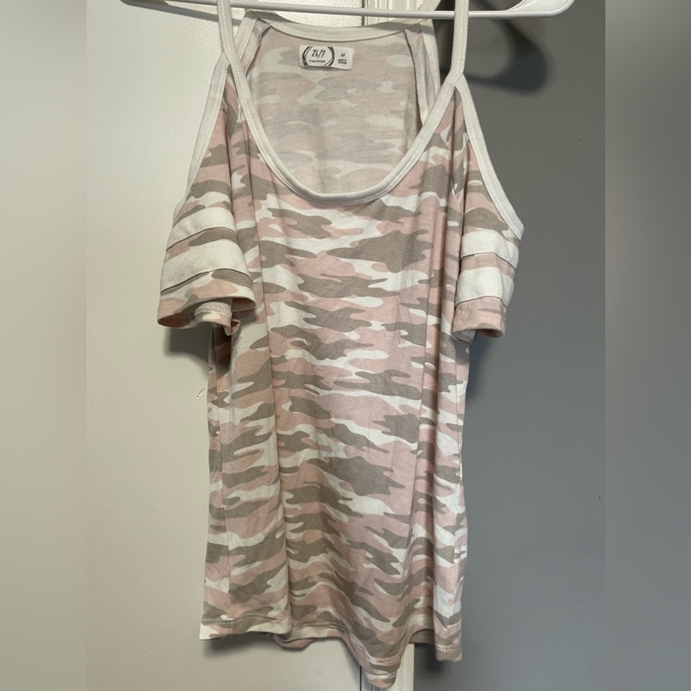 24/7 Maurice’s, size M